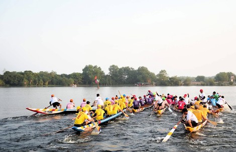 Điều lệ “hà khắc”, giải đua ghe lại càng vui