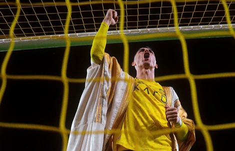 Ronaldo lập kỷ lục mới trong ngày Al-Nassr chiếm ngôi đầu bảng