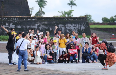 Thái Lan gia hạn thủ tục giấy phép lao động cho người Việt