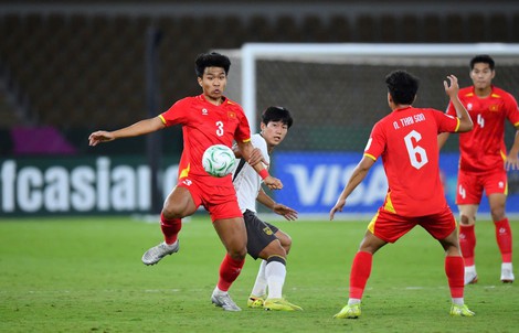 Bóng đá Việt Nam đừng say men chiến thắng!