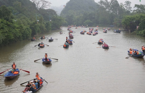 Vòi tiền khách, lái đò chùa Hương bị xử lý