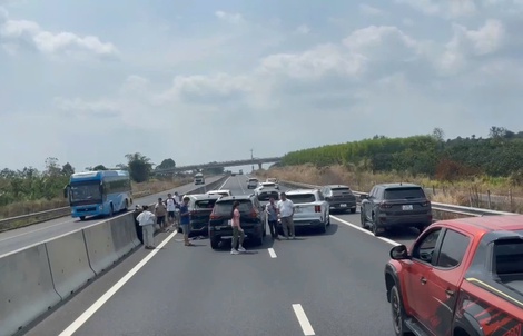 Va chạm liên hoàn trên cao tốc Phan Thiết - Dầu Giây