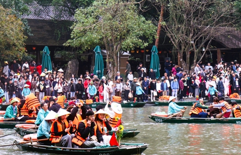 Du lịch Ninh Bình thăng tiến vượt bậc, đón lượng khách đứng thứ 2 cả nước