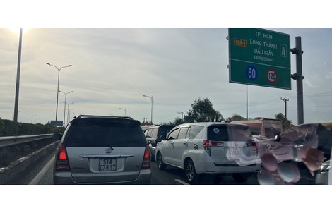 “Ám ảnh” mang tên cao tốc dịp Lễ, Tết: Trả tiền mua thời gian hay rước bực vào người?