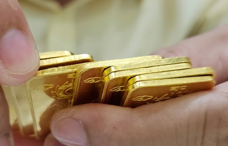 Sáng 23-2, giá vàng tăng 1,6 triệu đồng/lượng, giá bạc cũng tăng vọt