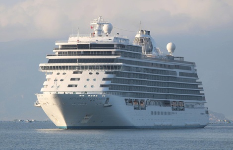 Khánh Hòa: Đón tàu biển cùng 800 du khách đầu xuân Bính Ngọ