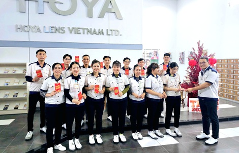 Hình ảnh công nhân ở thủ phủ công nghiệp phấn khởi ngày đầu năm mới