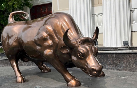 Tỉ phú Nguyễn Thị Phương Thảo xuất hiện tại lễ đánh cồng khai xuân chứng khoán