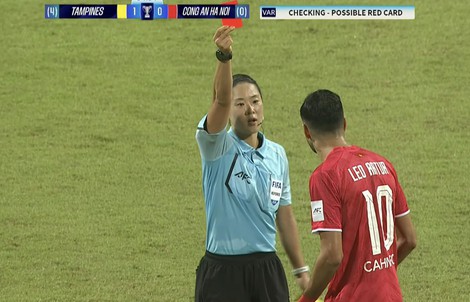 Nhận thẻ đỏ ở Cúp châu Á, vì sao vẫn bị treo giò tại V-League?