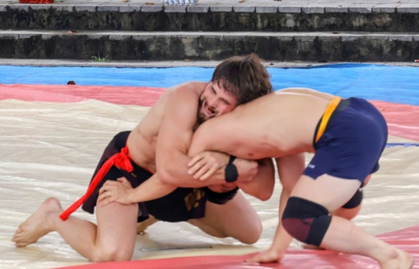 VIDEO: Đô vật Zakhar đại náo sới vật Ngô Sài và "ẵm" giải nhất khi thắng 2 kiện tướng Việt Nam