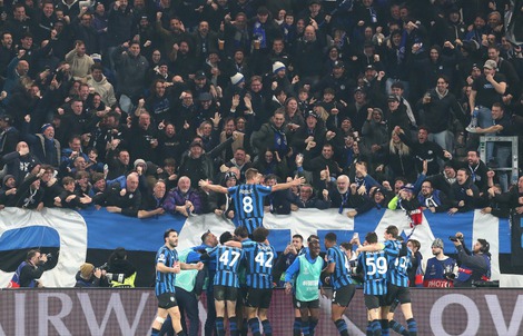 Atalanta ngược dòng loại Dortmund trong hỗn loạn ở Champions League