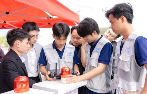 Tuyển người không chỉ vì tấm bằng