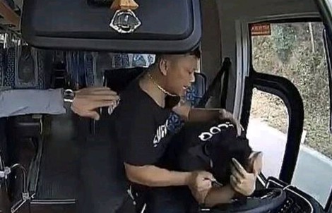 Xông lên xe đánh tới tấp tài xế vì cho rằng đậu xe trước cổng nhà ngày Tết