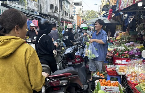 Một số mặt hàng cúng Thần Tài giá cao gấp đôi ngày thường