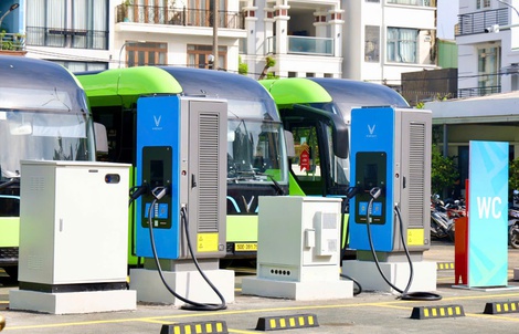VinBus tiếp nhận 7 tuyến xe buýt điện tại TPHCM