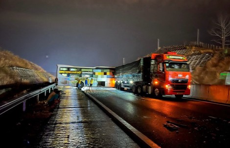 Tuyến cao tốc Phan Thiết - Dầu Giây tê liệt vì 3 vụ tai nạn liên tiếp