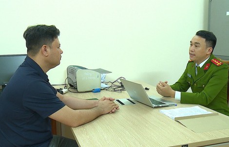 Khởi tố đối tượng “khoá đầu, khoá đuôi” xe ô tô người khác rồi thách thức