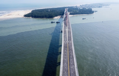 Vì sao hai cây cầu ở Huế gắn tên trùng nhau?