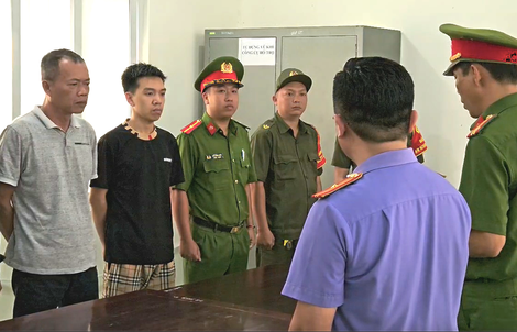 Khởi tố chủ quán cơm niêu và nhân viên đánh du khách từ mâu thuẫn đậu xe