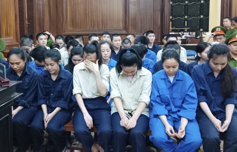 Hơn 7.000 chủ thẻ tín dụng bị “luộc" 25% hạn mức