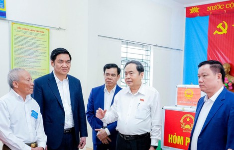 Chủ tịch Quốc hội kiểm tra công tác chuẩn bị bầu cử tại Nghệ An