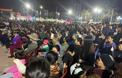 Khán giả thủ đô chào đón nghệ sĩ Đoàn Nghệ thuật cải lương Vàm Cỏ