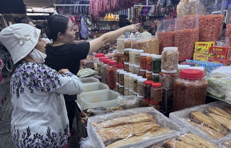 Hình ảnh "chợ quà quê" ở TP HCM ngày cận Tết