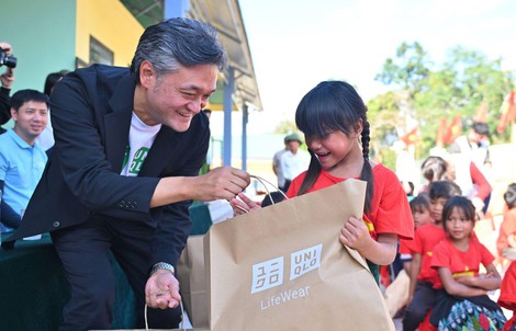 UNIQLO mang áo ấm trao tặng cho người dân tại Quảng Trị