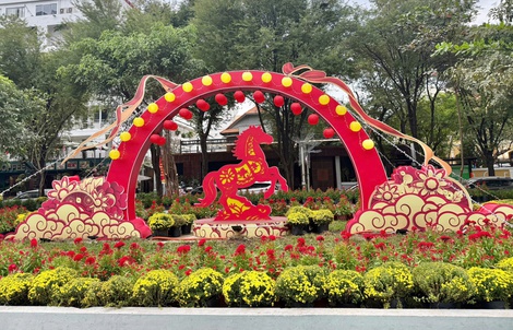 Nhiều công trình chỉnh trang đô thị bắt đầu mở cửa, TPHCM tràn ngập sắc xuân