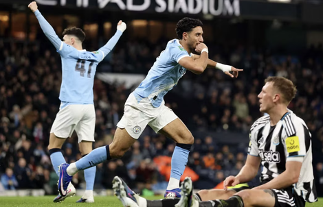 Biến Newcastle thành cựu vương, Man City vào chung kết League Cup