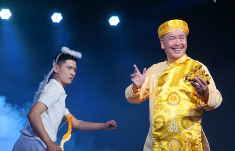 Hữu Nghĩa, Quốc Bảo ra mắt team sân khấu Hương Sài Gòn diễn tại tầng 1 "5B"