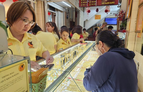 Đằng sau cú sập của vàng, bạc: Dự báo đỉnh 6.400 USD/ounce cho giá vàng năm nay