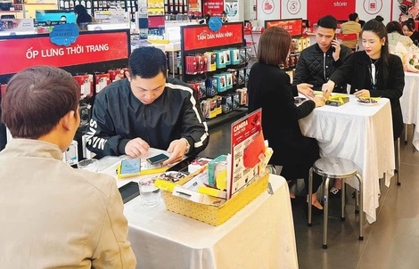 TPHCM tăng tốc chuyển đổi số: Phổ cập smartphone, thử nghiệm trợ lý AI ở cấp xã