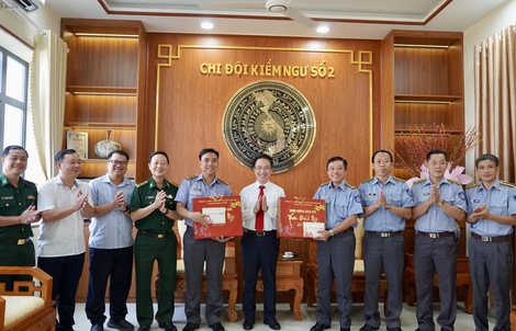 Phó Bí thư Thành ủy TPHCM Đặng Minh Thông thăm, chúc Tết các lực lượng làm nhiệm vụ dịp Tết