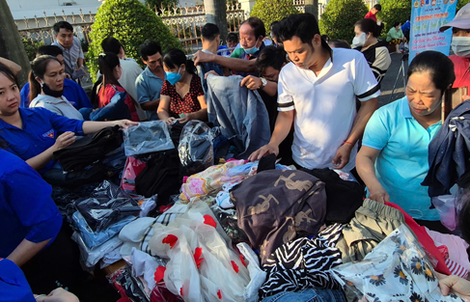 Mang Tết đến sớm với công nhân - lao động