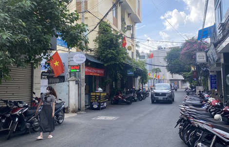 TPHCM lắp đặt biển báo tên đường Phạm Khắc