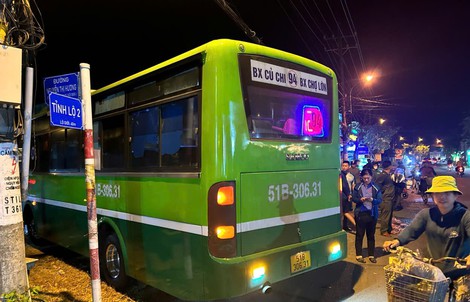 TPHCM: Va chạm giữa xe buýt và xe máy, 1 thanh niên tử vong