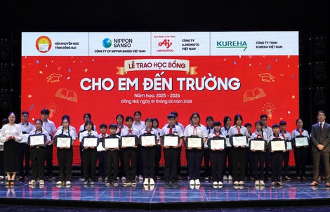 350 suất học bổng tiếp sức học sinh vượt khó tại Đồng Nai