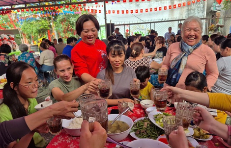 Người lao động vui xuân, đón Tết