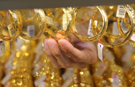 Sáng 6-2, giá vàng miếng SJC giảm thêm 4,2 triệu đồng/lượng