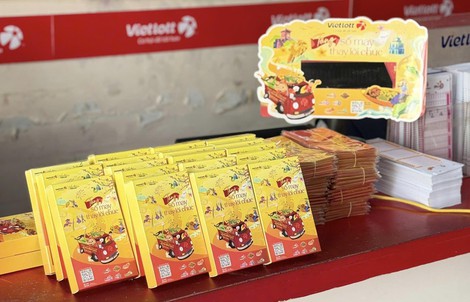 Nhộn nhịp mùa Tết tại các điểm bán vé số Vietlott