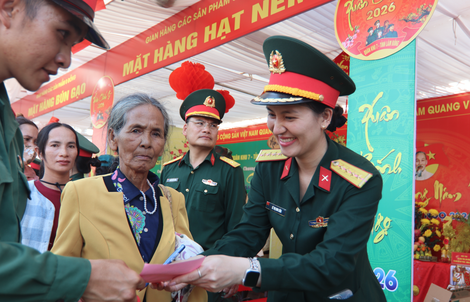 Chợ Xuân 0 đồng và bữa cơm tất niên ấm tình quân – dân