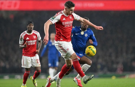 Tháng 2 nghẹt thở, Arsenal “trả giá” cho suất đến Wembley