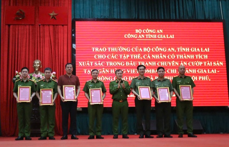 Vụ cướp ngân hàng tại Gia Lai: Một thành viên tổ bảo vệ an ninh, trật tự cơ sở được khen thưởng