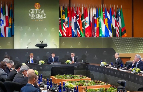 Trong khó ló đối sách