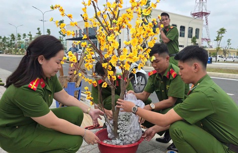 Rộn ràng “Phiên chợ Xuân” do Công an tỉnh An Giang tổ chức