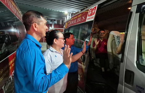 Chuyến xe nghĩa tình đưa người lao động về quê đón Tết