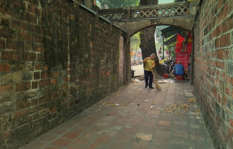 Lòng tốt quanh ta: Người giữ ô cửa thời gian