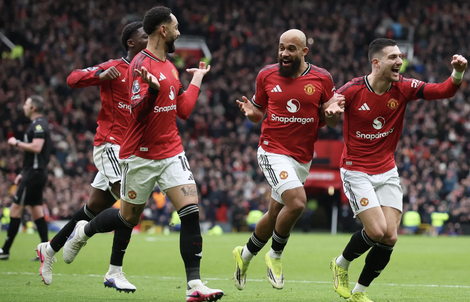 Quật ngã Tottenham, Man United bay cao với Top 4 Ngoại hạng Anh