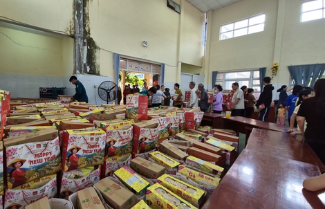 Sở Công Thương TPHCM trao quà Tết cho 800 hộ dân ở xã Cần Giờ